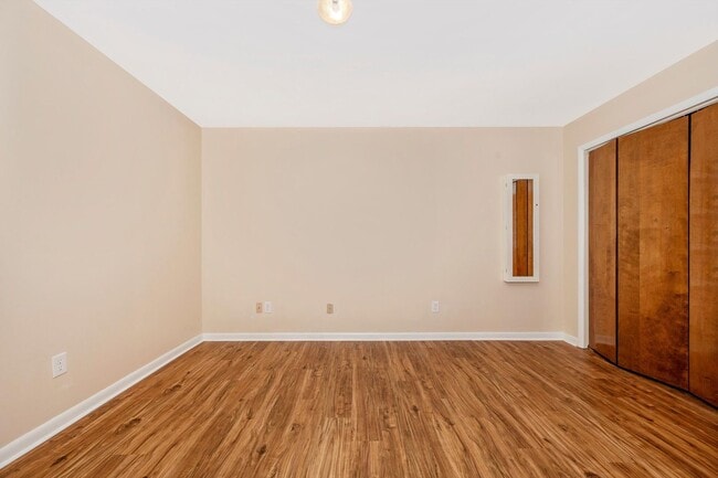 Building Photo - Open House Sun 12.7 from 10:15 to 11:15 AM