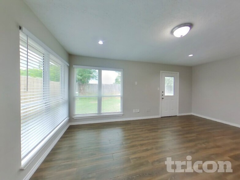 Building Photo - 15614 Fox Springs Dr