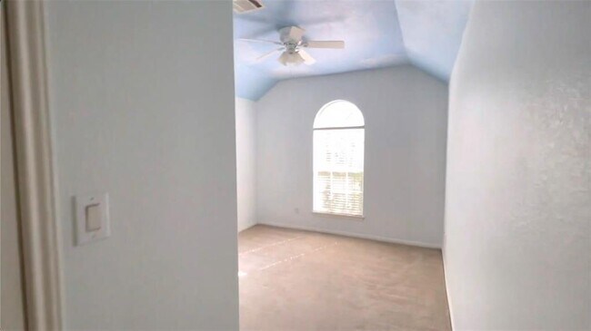 Building Photo - 10036 Lisi Anne Dr