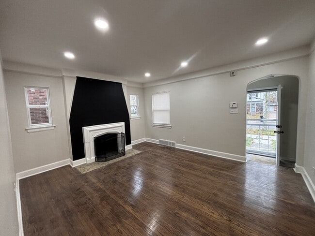 Building Photo - 8817 Marseilles St