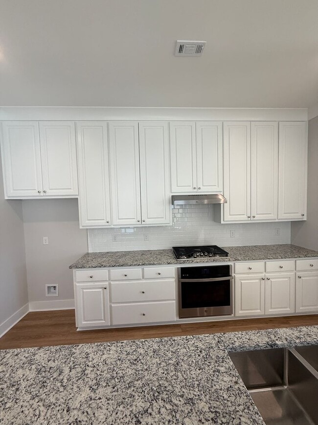 Building Photo - Must See! New 4/2 Home off Tiger Bend Rd. ...