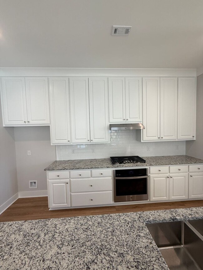 Building Photo - Must See! New 4/2 Home off Tiger Bend Rd. in Garden Hill Subdivision