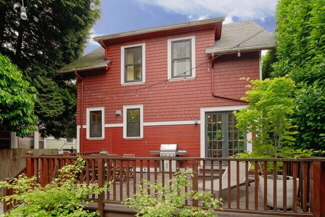 Building Photo - R0441