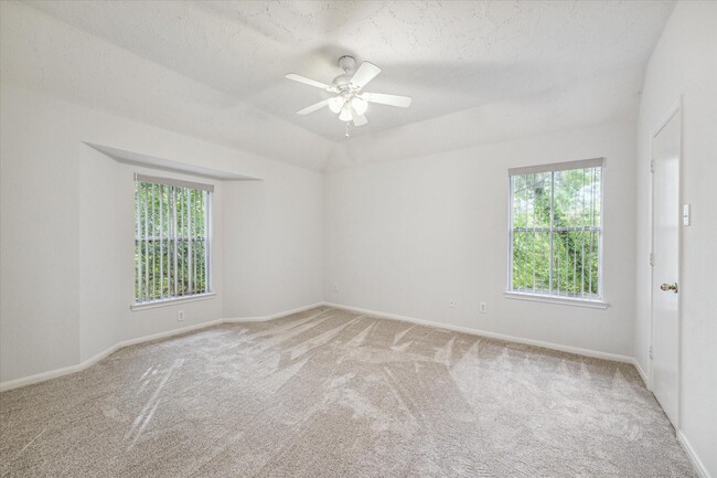 Building Photo - 8051 Bay Branch Dr