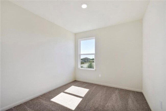 Building Photo - 313 Riverdale Dr