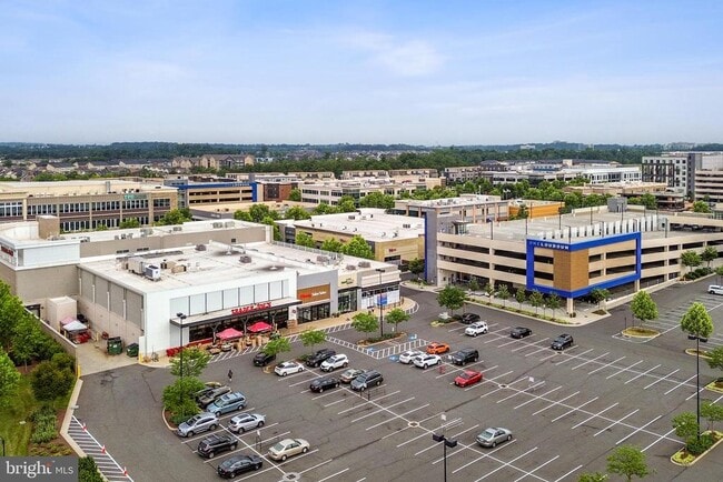 Building Photo - 44707 Plympton Square