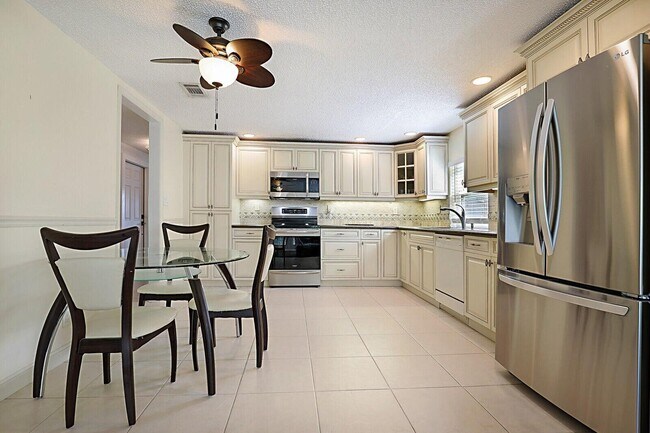 Building Photo - 11337 Little Bear Way