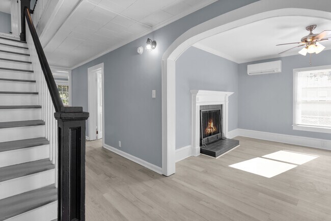 Building Photo - 522 Crawford St