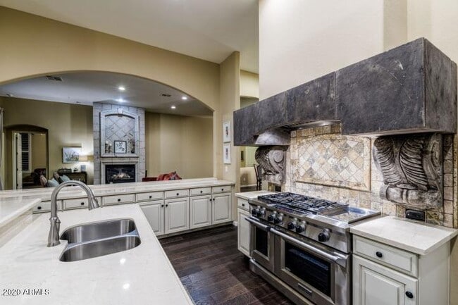 Building Photo - 8010 E Wingspan Way