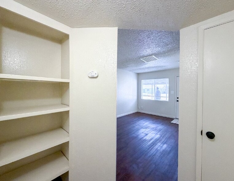 Building Photo - 4415 N Clark St