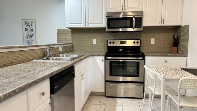 Building Photo - 5130 Las Verdes Cir