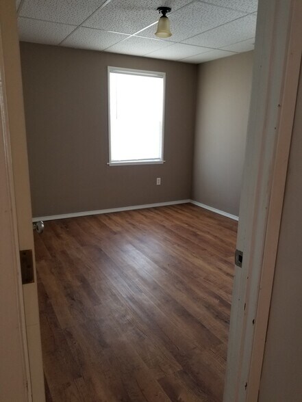 Bedroom - 410 W Webster St