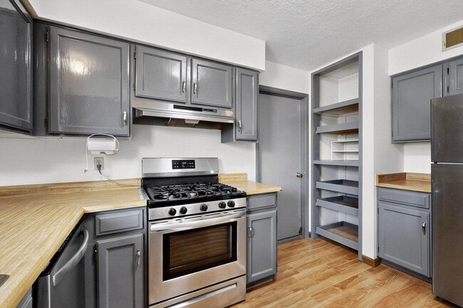 Building Photo - 2702 Avenida Del Sol