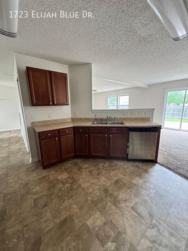 Building Photo - 1723 Elijah Blue Dr