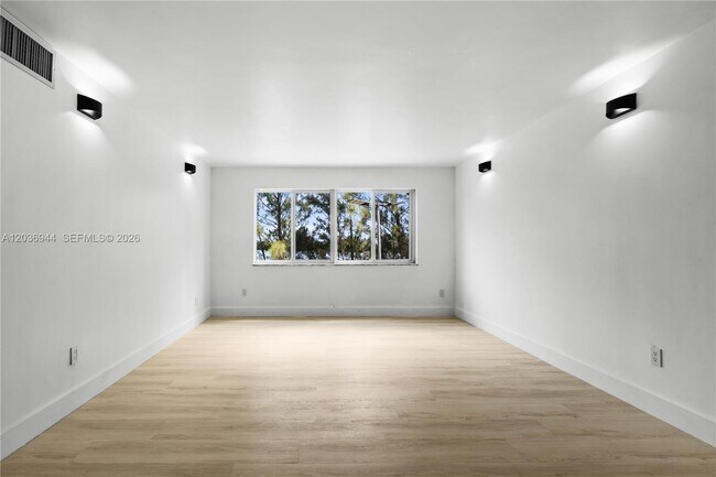 Building Photo - 14840 Naranja Lakes Blvd