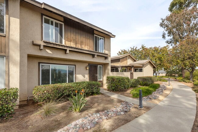 Building Photo - 1063 Las Rosas Ct