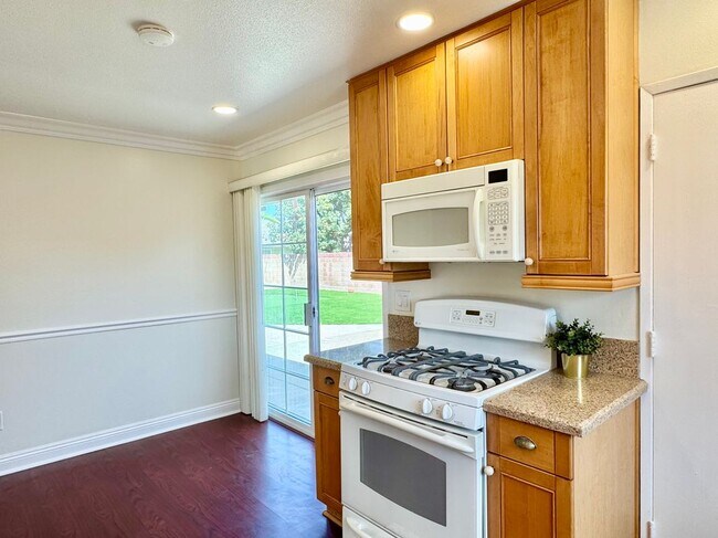 Building Photo - 15471 Salisbury Ln