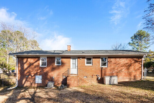 Building Photo - 2910 Kanewood Dr