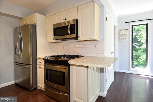 Building Photo - 308 Forbes St