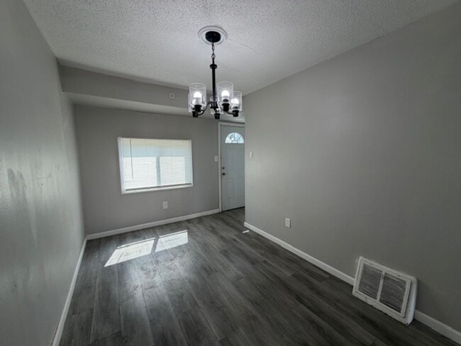 Building Photo - Lovely 3 Bedroom / 1 Bath for Rent - Section 8 Welcome