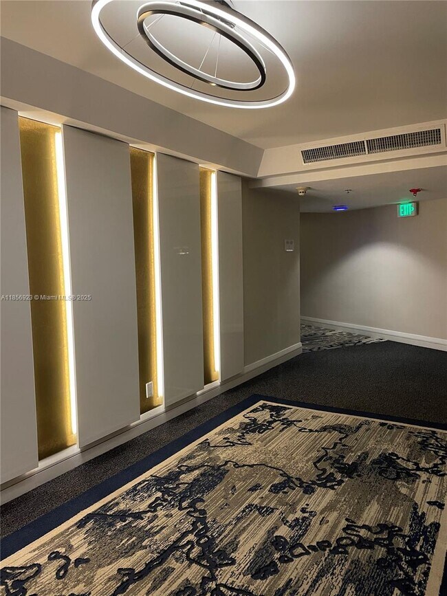 Building Photo - 5151 Collins Ave