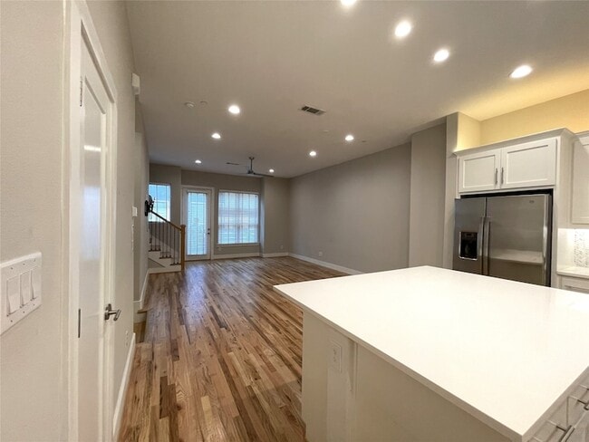 Building Photo - 4910 Live Oak St