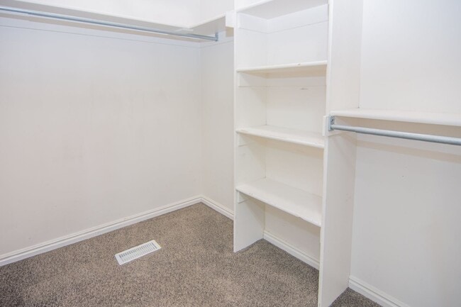 Building Photo - Gorgeous Bountiful Home w/ Solar & 3 Car Garage