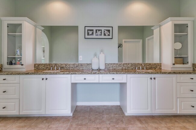 Building Photo - 3637 Alander Ct