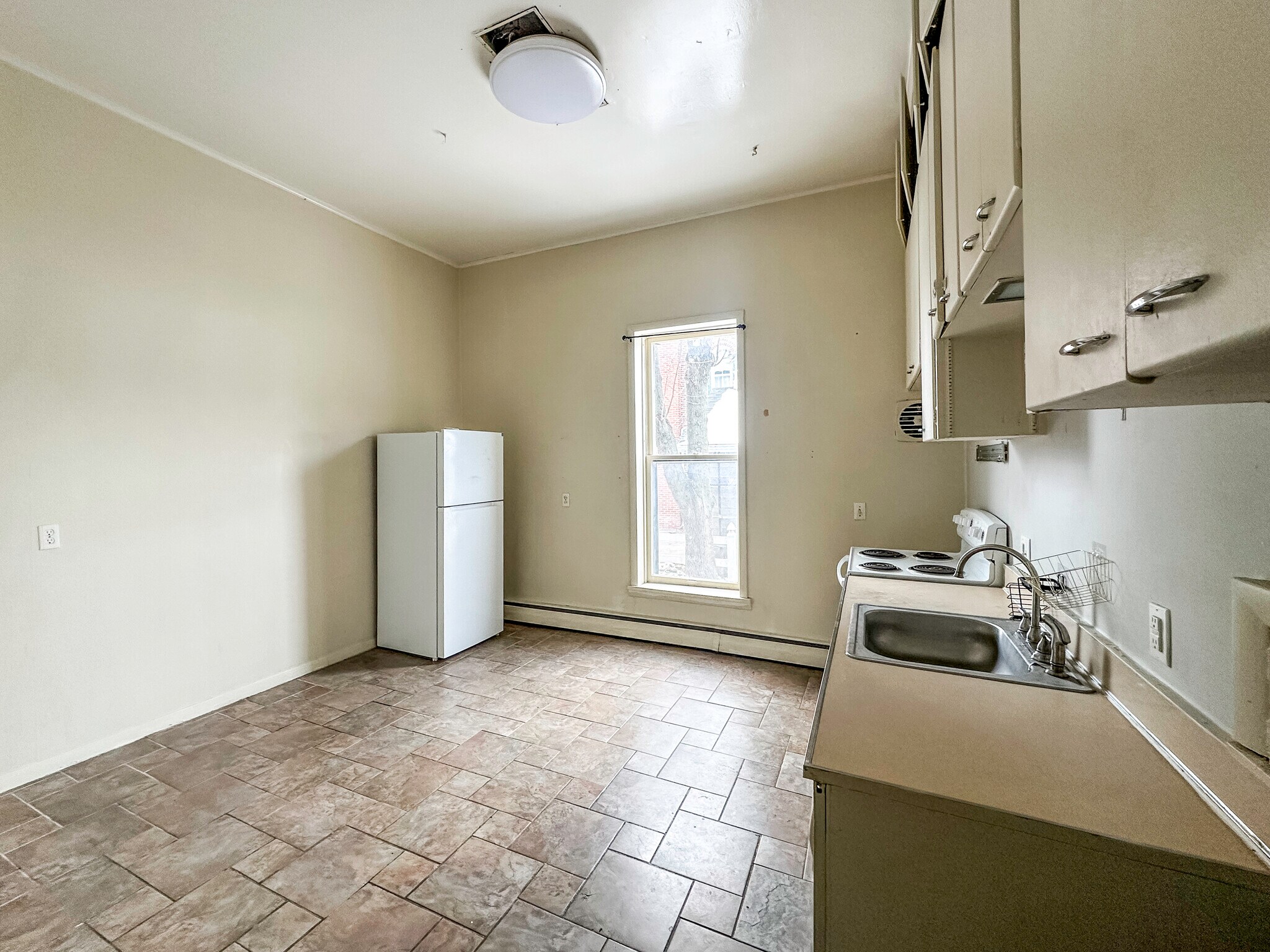 Kitchen - 415 Avenue E