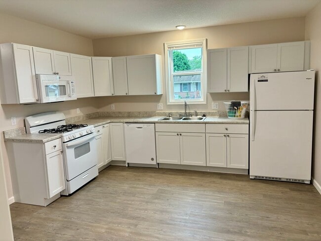 Building Photo - 925 W Market St