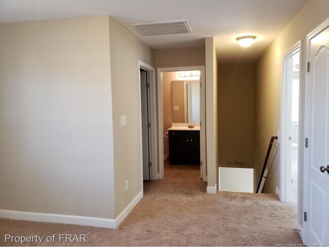 Building Photo - 211 Rainmaker St