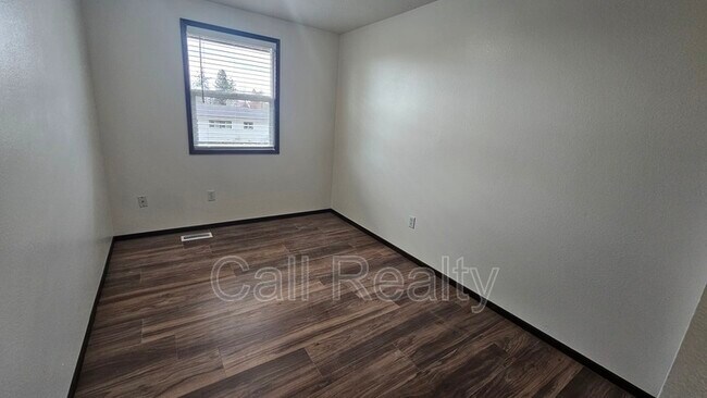 Building Photo - 3718 E 22nd Ave