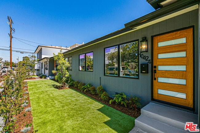 Building Photo - 10420 Regent St