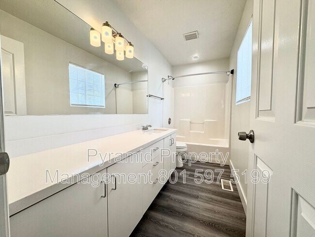 Building Photo - 3183 S 945 E