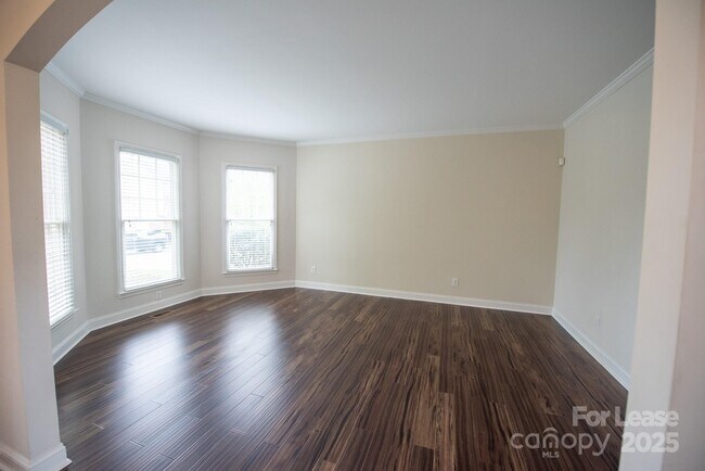 Building Photo - 247 Montibello Dr