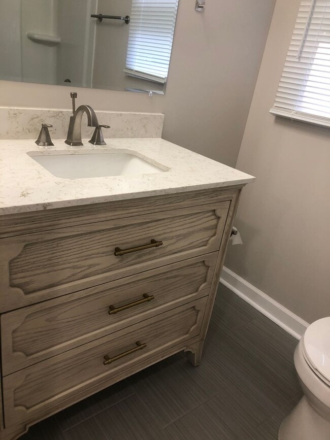 Building Photo - MOVE-IN READY!