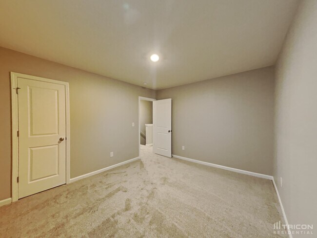 Building Photo - 283 Millen Dr