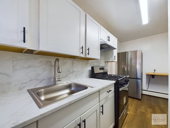 Building Photo - Acequia Madre -452