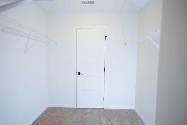 Building Photo - 245 Hollyhock Dr