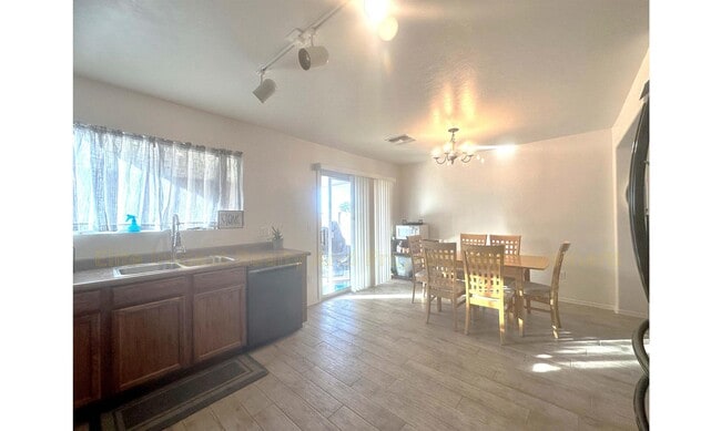 Building Photo - 4778 S Chilean Loop