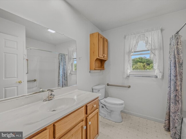 Building Photo - 73 Garden Dr