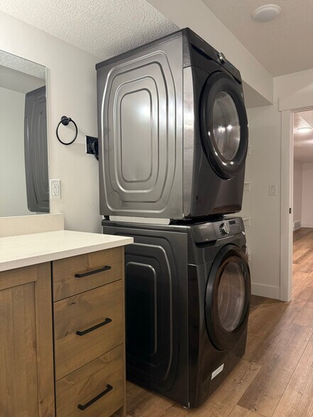 Building Photo - 184 N Rick Way