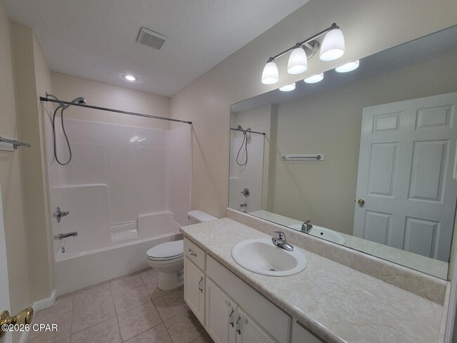 Building Photo - 2406 Maple Ct