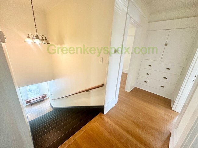 Building Photo - Gorgeous Top Level of Huge Craftsman House!