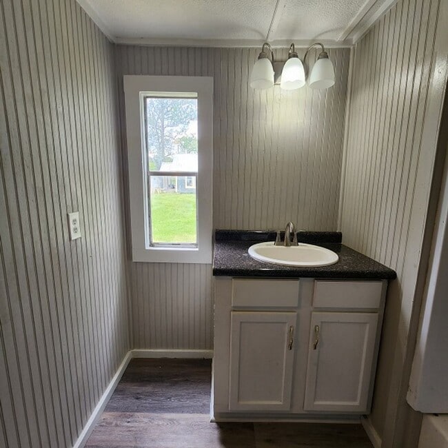 Building Photo - 2 Bedroom House in Woden Available- Accept...