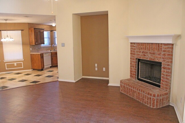 Building Photo - 4 Bedroom 2 Bath home for Lease
