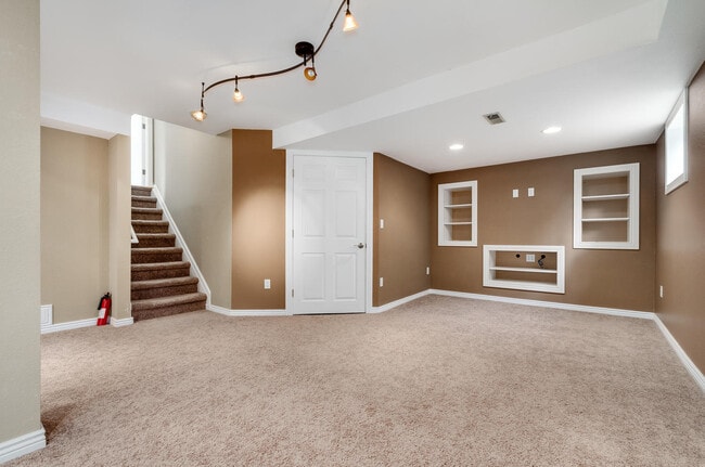 Building Photo - 1350 Knollwood Way