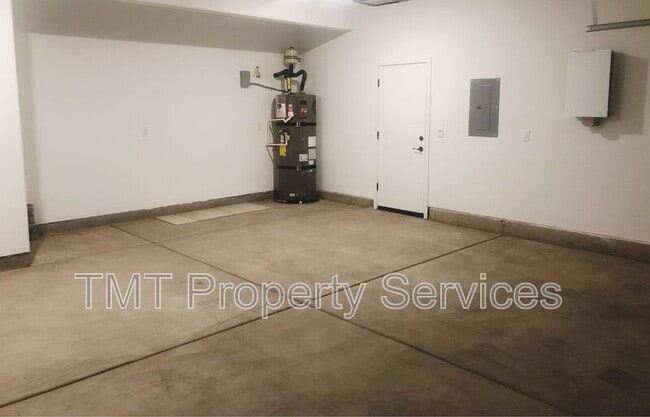 Building Photo - 8194 Champart Cir