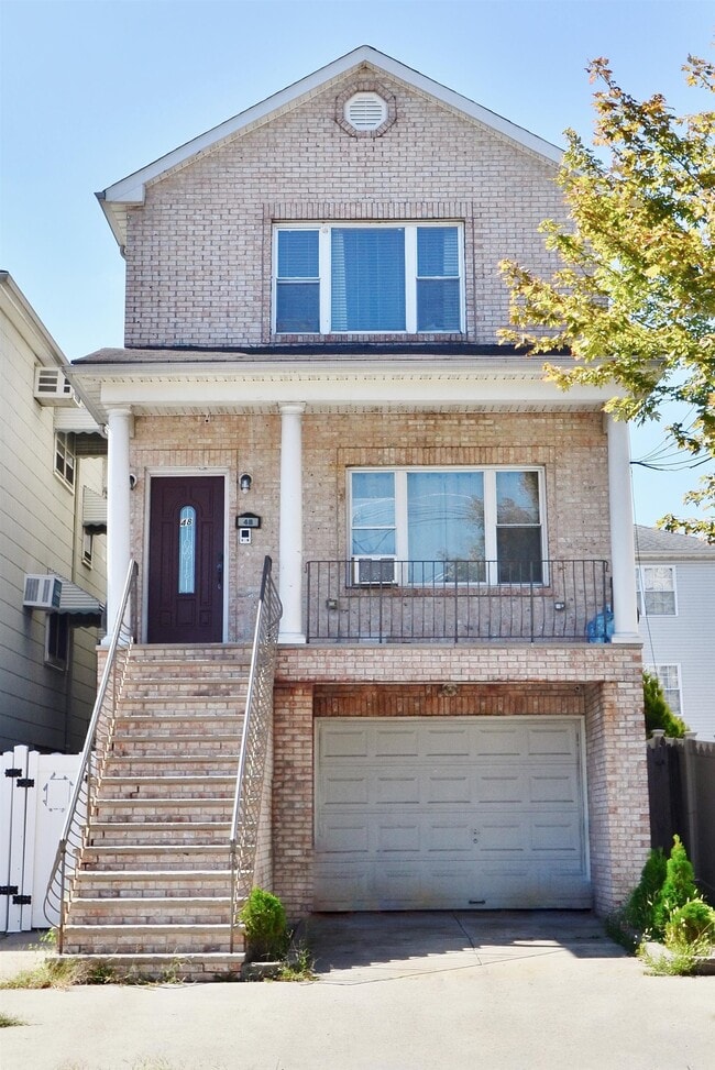 Building Photo - 48 Linnet St