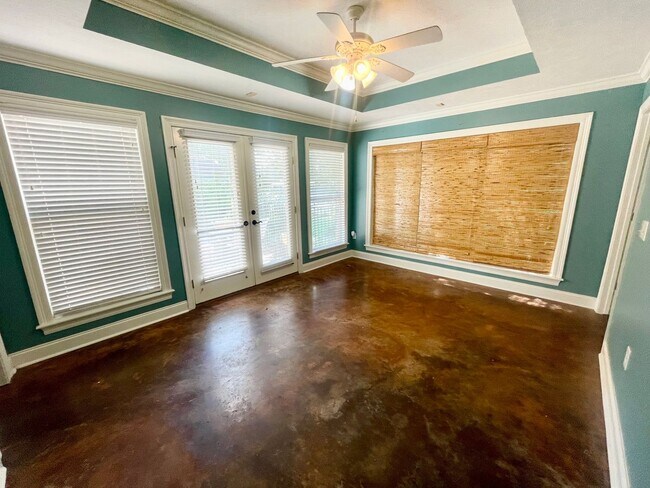 Building Photo - 204 Bay Park Dr